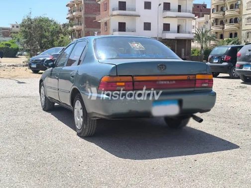 تويوتا كورولا 1996 أخضر مستعملة للبيع - 3
