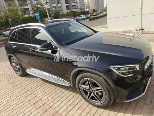 مرسيدس GLC 200 2020 أسود مستعملة للبيع - 3