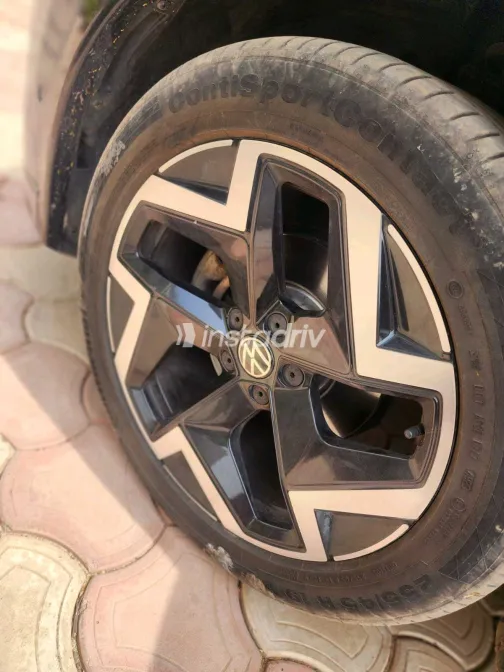 Volkswagen Tiguan 2024 Gray Used for Sale - 3