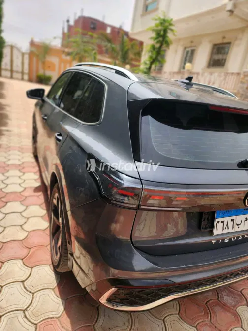 Volkswagen Tiguan 2024 Gray Used for Sale - 4