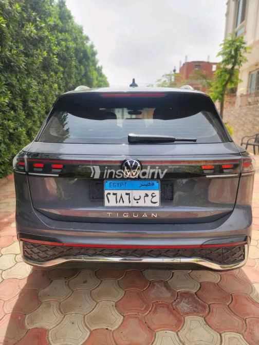 Volkswagen Tiguan 2024 Gray Used for Sale - 7