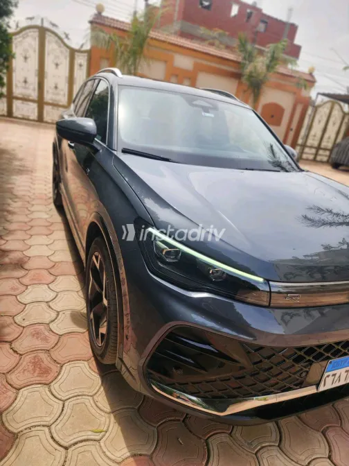 Volkswagen Tiguan 2024 Gray Used for Sale - 8