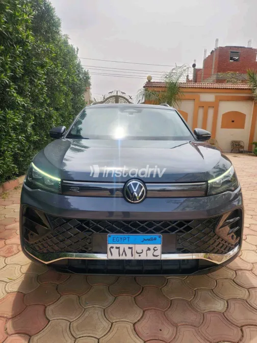 Volkswagen Tiguan 2024 Gray Used for Sale - 9