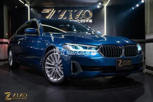 بي ام دبليو 520 2021 أزرق غامق مستعملة للبيع - 3