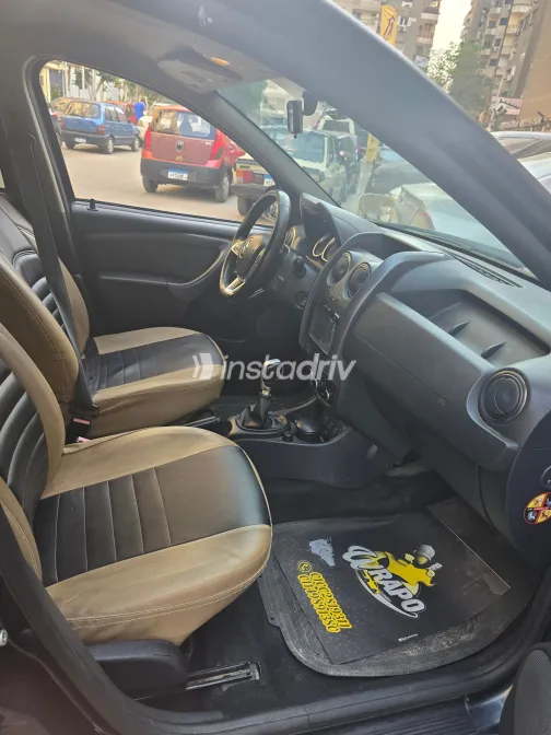 Renault Duster 2018 Gray Used for Sale - 7