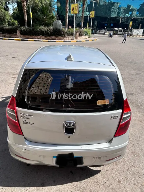 هيونداي I10 2013 فضي مستعملة للبيع - 7