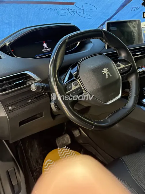بيجو 5008 2022 أزرق غامق مستعملة للبيع - 1