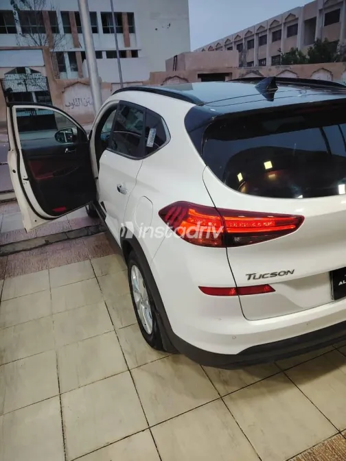 Hyundai Tucson 2019 White Used for Sale - 1