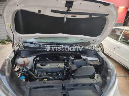 Hyundai Tucson 2019 White Used for Sale - 3