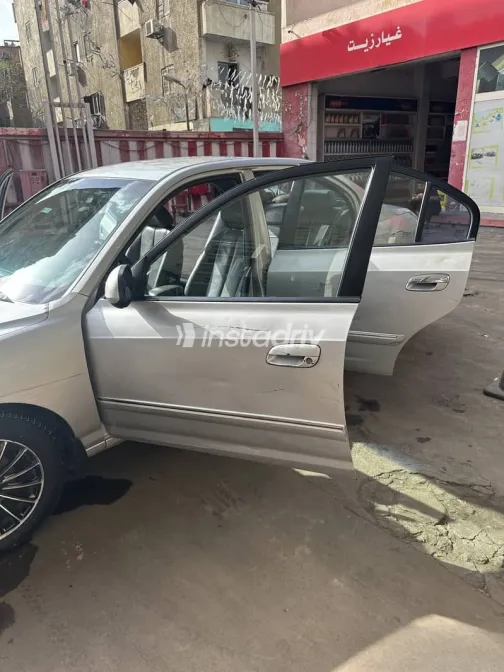 Hyundai Avante 2005 White Used for Sale - 4