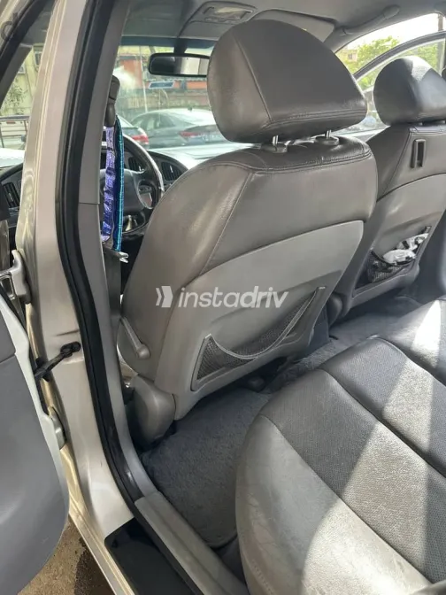 Hyundai Avante 2005 White Used for Sale - 10