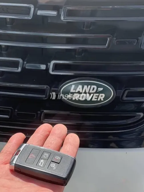 Land Rover Velar 2024 White Used for Sale - 10
