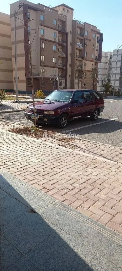 سكودا فيليشيا كومبي 1997 أحمر مستعملة للبيع - 2