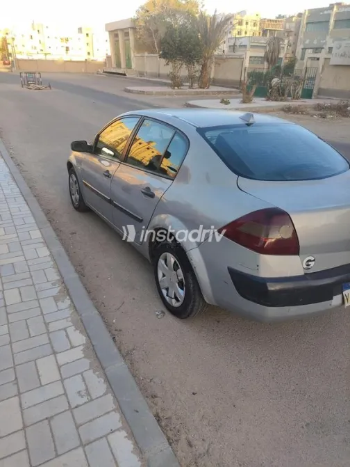 رينو ميجان 2006 فضي مستعملة للبيع - 3