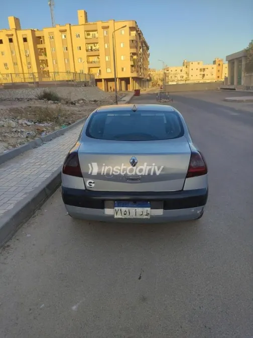 رينو ميجان 2006 فضي مستعملة للبيع - 4