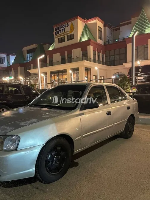 هيونداي فيرنا 2008 فضي مستعملة للبيع - 2