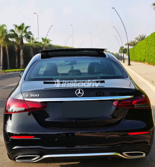 مرسيدس E 300 2021 أسود مستعملة للبيع - 5