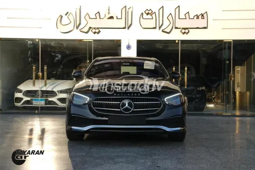 مرسيدس E 200 2021 أسود مستعملة للبيع - 1