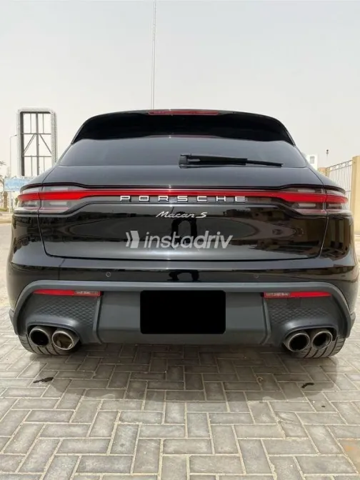 بورش ماكان 2022 أسود مستعملة للبيع - 1