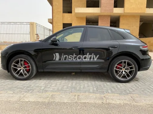 بورش ماكان 2022 أسود مستعملة للبيع - 2