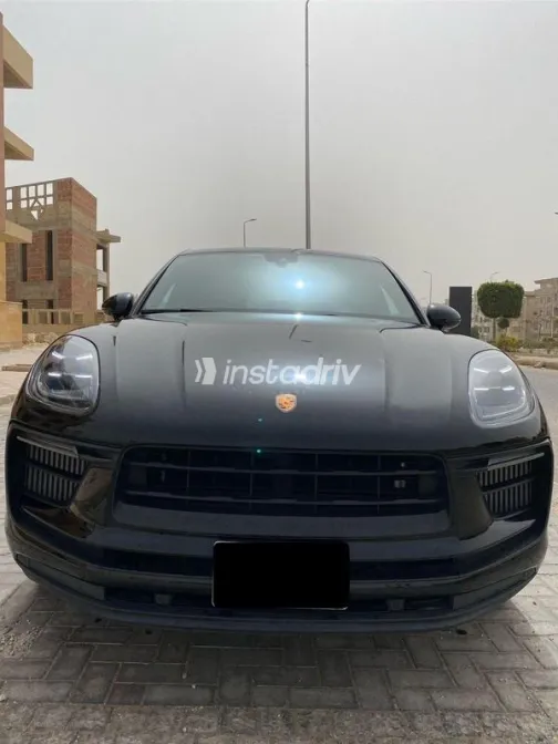 بورش ماكان 2022 أسود مستعملة للبيع - 3