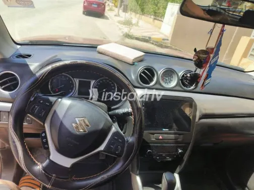 Suzuki Vitara 2017 White Used for Sale - 2