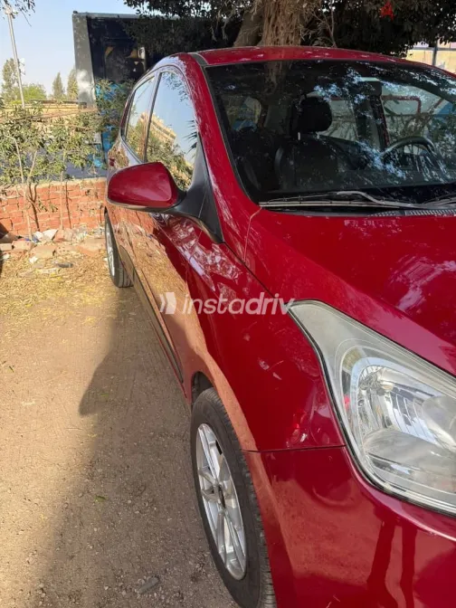 Hyundai Grand i10 2017 Burgundy Used for Sale - 2