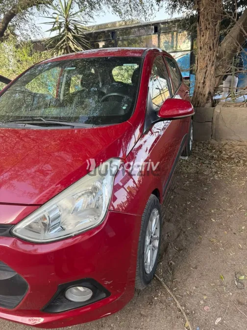 Hyundai Grand i10 2017 Burgundy Used for Sale - 3