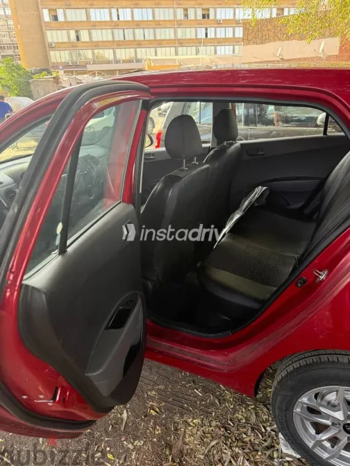 Hyundai Grand i10 2017 Burgundy Used for Sale - 8