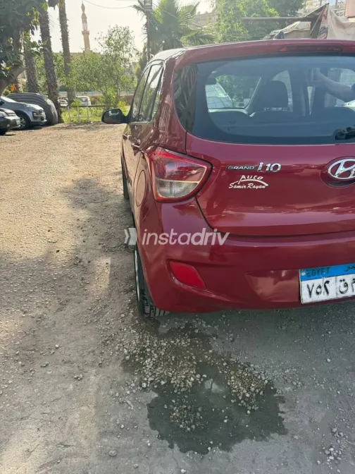 Hyundai Grand i10 2017 Burgundy Used for Sale - 9
