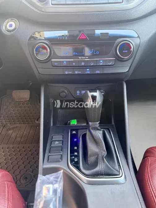 Hyundai Tucson 2018 Gold Used for Sale - 7