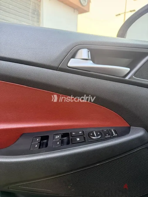 Hyundai Tucson 2018 Gold Used for Sale - 8