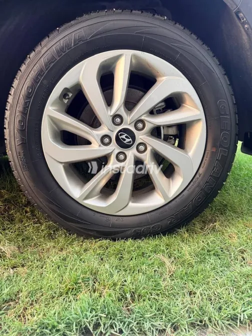 Hyundai Tucson 2018 Gold Used for Sale - 9