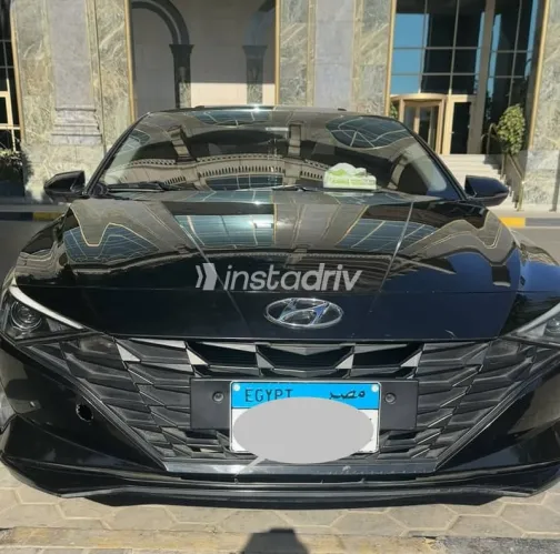 هيونداي إلنترا 2021 أسود مستعملة للبيع - 1