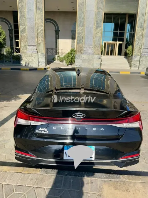 هيونداي إلنترا 2021 أسود مستعملة للبيع - 3