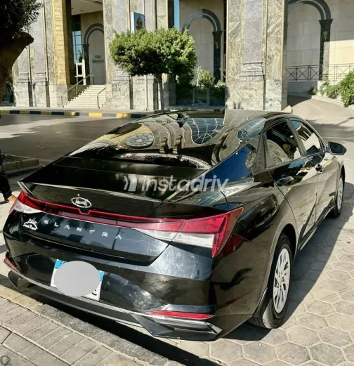 هيونداي إلنترا 2021 أسود مستعملة للبيع - 8