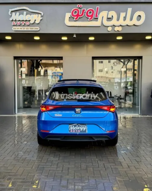 سيات ليون 2024 أزرق غامق مستعملة للبيع - 8