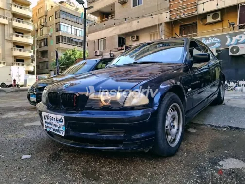 بي ام دبليو 318 2000 أزرق غامق مستعملة للبيع - 2