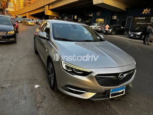 اوبل أنسيجنيا 2018 فضي مستعملة للبيع - 1