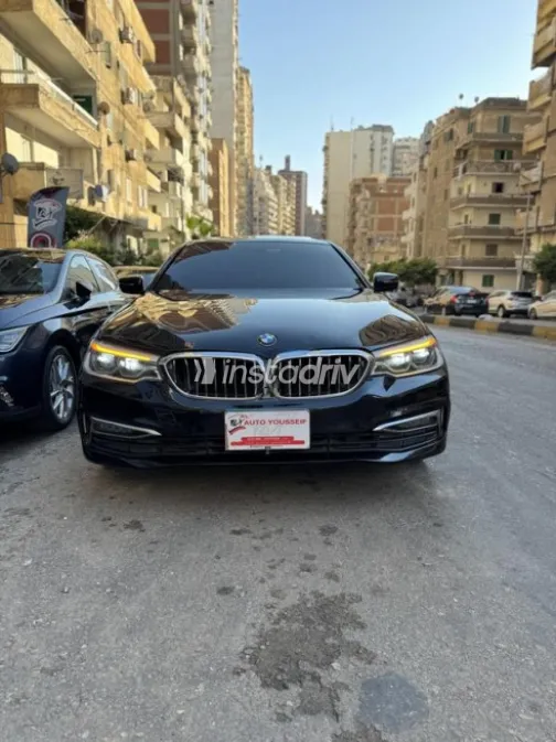بي ام دبليو 520 2019 أسود مستعملة للبيع - 1