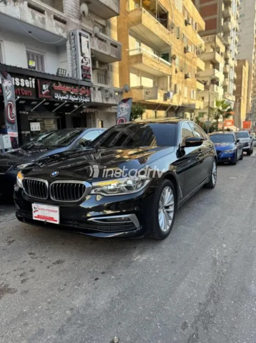 بي ام دبليو 520 2019 أسود مستعملة للبيع - 6
