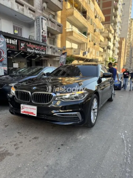 بي ام دبليو 520 2019 أسود مستعملة للبيع - 7