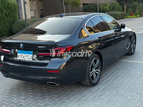 بي ام دبليو 520 2023 رمادي مستعملة للبيع - 2