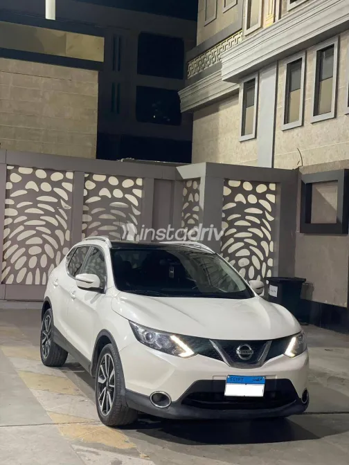 Nissan Qashqai 2017 White Used for Sale - 2