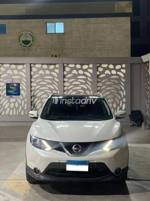 Nissan Qashqai 2017 White Used for Sale - 4
