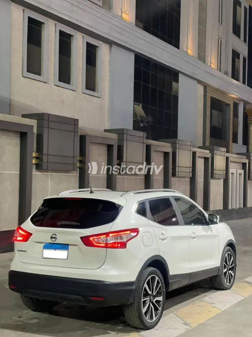 Nissan Qashqai 2017 White Used for Sale - 6