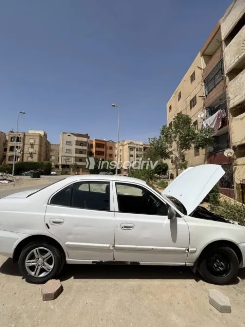 هيونداي فيرنا 2015 أبيض مستعملة للبيع - 2