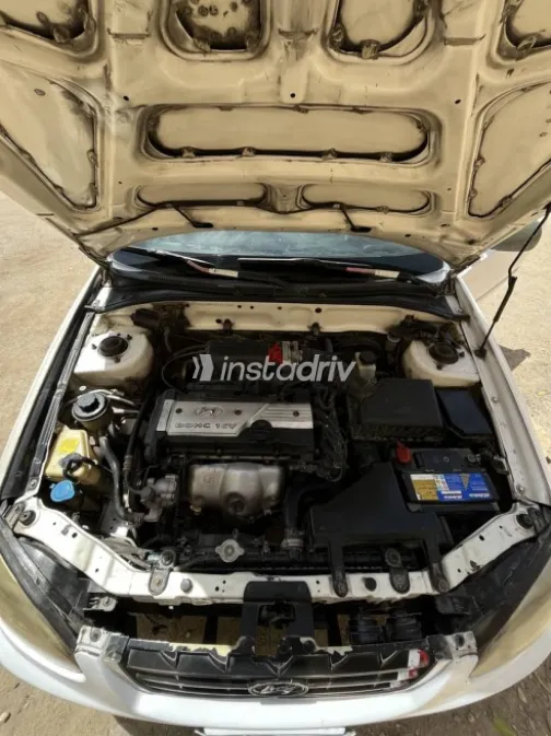 هيونداي فيرنا 2015 أبيض مستعملة للبيع - 4