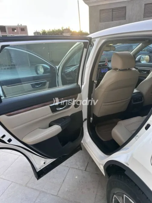 هوندا CRV 2021 أبيض مستعملة للبيع - 4