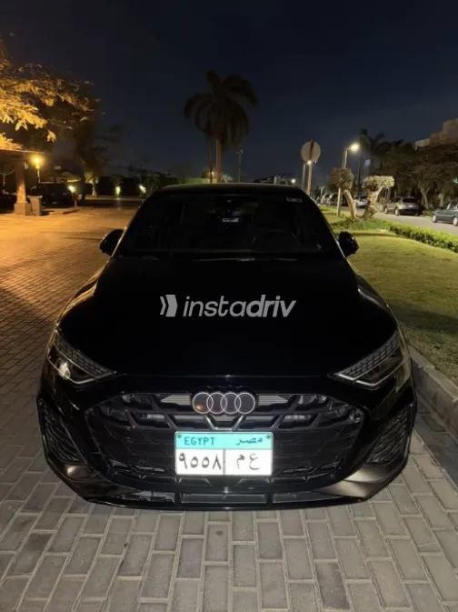 اودي A3 2025 أسود مستعملة للبيع - 1